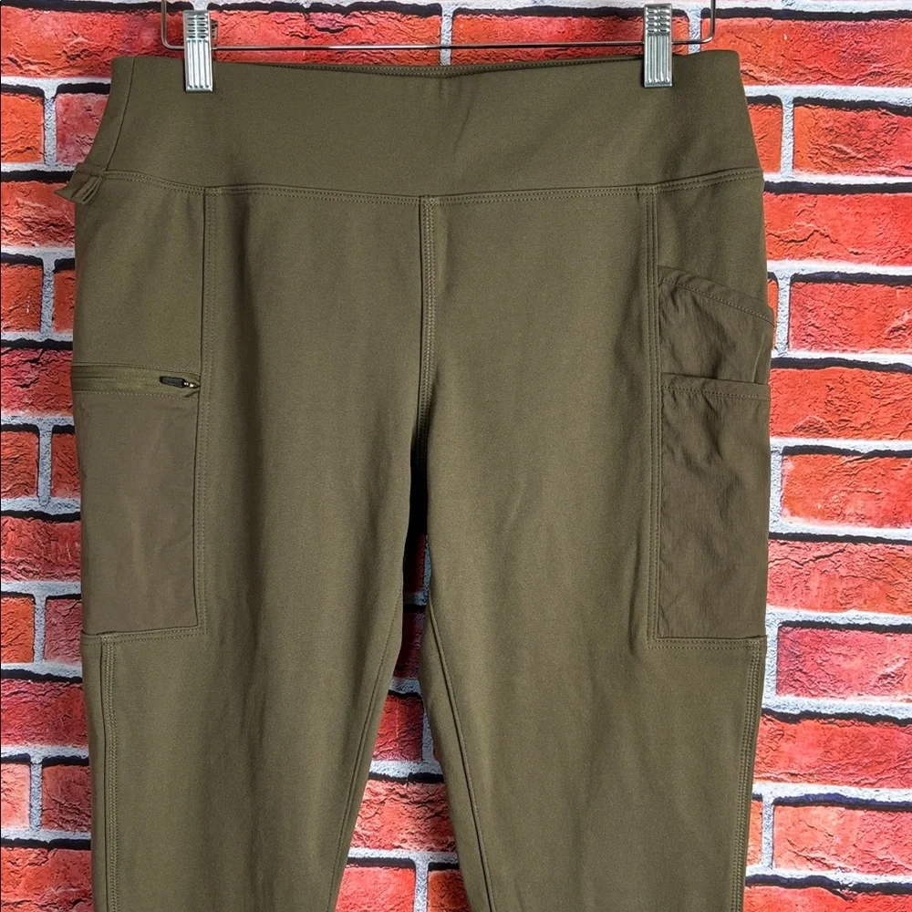 Carhartt Women's Force Fitted Lightweight Legging in Tarmac Green Medium - Picture 5 of 9